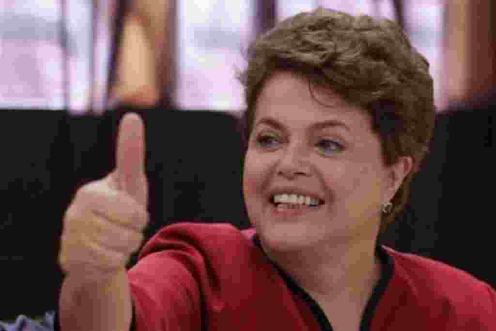 Dilma Rousseff, presidential candidate for the Workers Party, gestures after voting during Brazil's presidential election runoff in Porto Alegre, Brazil, 31Oct10