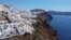 FILE: Desa Oia, di Santorini, Yunani, 8 Mei 2020. (Alkis Konstantinidis/REUTERS)