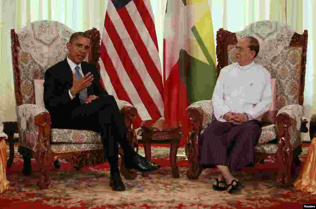 ປະທານາທິບໍດີ ສະຫະລັດ ທ່ານໂອບາມາ ພົບປະກັບປະທານາທິບໍດີມຽນມາ ທ່ານ Thein Sein ​ທີ່ສະພາແຫ່ງຊາດຂອງມຽນມາ ​ໃນ​ນະຄອນ​ຢ່າງ​ກຸ້ງ ໃນວັນທີ 19 ພະຈິກ 2012.