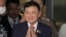 Mantan Perdana Menteri Thailand Thaksin Shinawatra tiba di bandara Don Muang di Bangkok, Thailand, 22 Agustus 2023. (Foto: AP)
