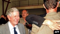 Le fermier zimbabwéen Michael Campbell réagit le 28 novembre 2008 après que le tribunal de la SADC à Windhoek a statué que 78 Zimbabwéens blancs pourraient garder leurs fermes parce que le système de réforme agraire du gouvernement les discriminait, dans 