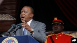 Presiden Kenya Uhuru Kenyatta berpidato di stadion di Nairobi, Kenya. (Foto: dok)