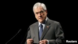 ARCHIVO - El presidente de Chile, Sebastián Piñera, habló en una conferencia en línea el martes 28 de julio de 2020, sobre los procesos de cambios políticos que vive su país y cómo su gobierno intenta ccombatir la pandemia de coronavirus.