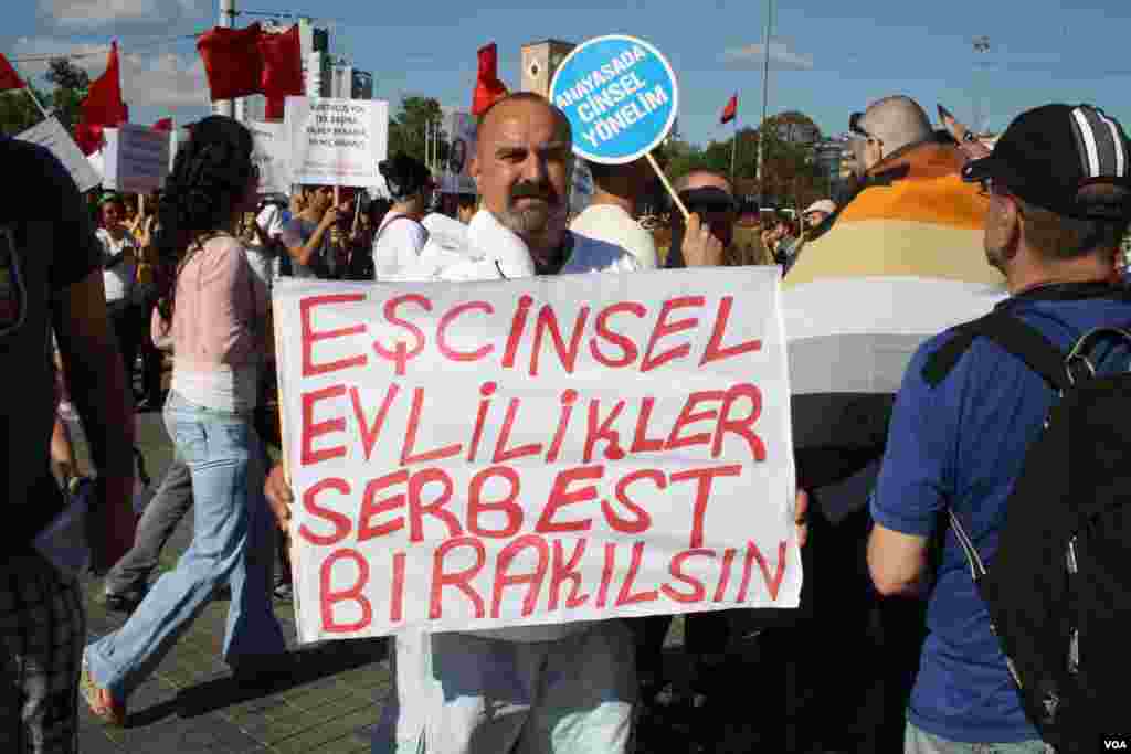 LGBT y&uuml;r&uuml;y&uuml;ş&uuml;n&#39;de İbrahim Can 