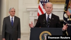El presidente Joe Biden ofrece declaraciones el miércoles 23 de junio de 2021 sobre el plan de la Casa Blanca para frenar la venta ilegal de armas de fuego.
