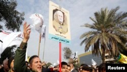 Miles de personas atendieron a la procesión fúnebre por la muerte del general iraní Qasem Soleimani (Foto: Reuters/Khalid al-Mousily)