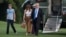 Дональд Трамп, Мелания Трамп, и их сын Баррон на Южной лужайке Белого дома в Вашингтоне. 11 июня 2017 года.