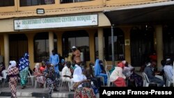 FILE - Muslim faithfuls wait to be administered a dose of Astrazeneca's Vaxzevria COVID-19 vaccine at Secretariat Community Central Mosque, Alausa, Ikeja in Lagos, Nov. 26, 2021.