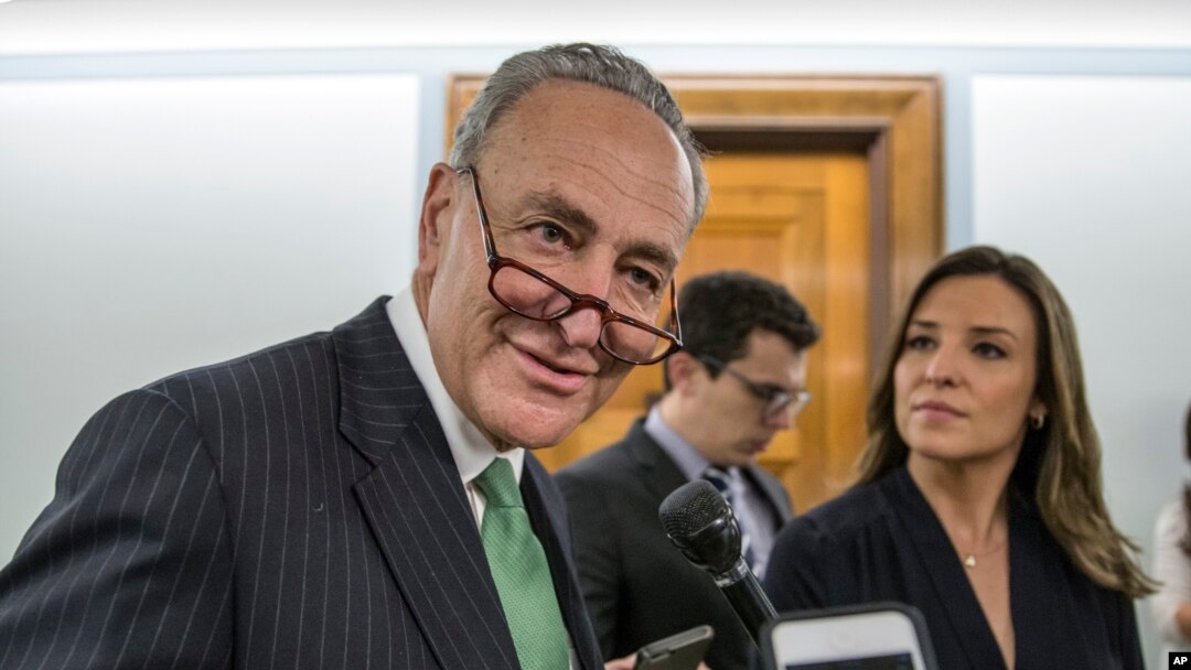 El senador Chuck Schumer aseguró que Donald Trump y los republicanos "cantan el mismo himno".