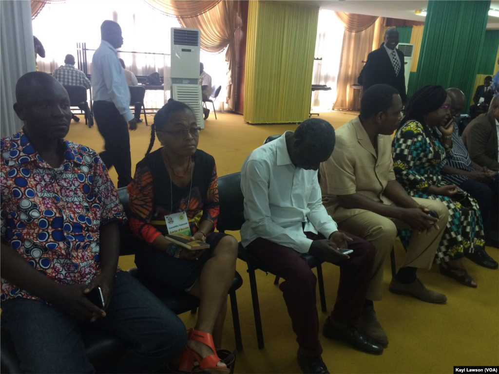 Les opposants présents au Parlement à Lomé, Togo, le 12 septembre 2017. (VOA/Kayi Lawson)