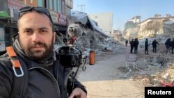 Ubijeni novinar Rojtersa Isam Abdalah na terenu u Turskoj (Reuters)
