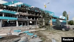 Bangunan yang rusak menyusul serangan pesawat nirawak Rusia di Izmail, wilayah Odesa, Ukraina, 2 Agustus 2023. (Foto: Komando Operasi Selatan Ukraina via Reuters.