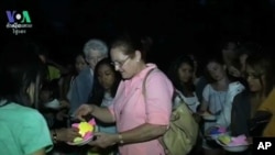 After the prayer, celebrants followed the monk to a nearby canal, to release floating bowls called “kantoung” meant to ward away evil spirits and bad luck. 