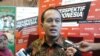 Pengamat politik dari Populi Center, Nico Harjanto menilai agar program kerja mudah dipahami dan dapat diterima oleh berbagai pihak, menteri kabinet harus lebih komunikatif. Hal tersebut disampaikannya di Jakarta, Sabtu (27/06). (VOA/Iris Gera)