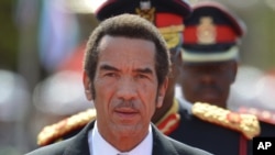 Vaimbove mutungamiri weBotswana, VaSeretse Khama Ian Khama.