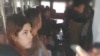 Migrantes secuestrados en el norte de México son trasladados en autobús por las autoridades, tras ser rescatados en el municipio de Río Bravo, el 3 de enero de 2024.