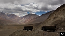 အိန္ဒိယ-တရုတ်နယ်စပ်က အိန္ဒိယစစ်ကားများ 