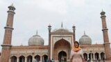 بازدید نیکی هیلی سفیر آمریکا در سازمان ملل از مسجد جامع دهلی نو در حاشیه سفر به هند.<br />
&nbsp;