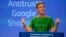 La comisaria de competencia de la UE, Margrethe Vestager, explica en conferencia de prensa la multa impuesta a Google.