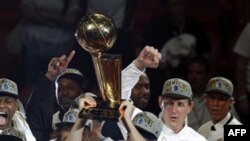 Чемпионы НБА 2011 года команда Dallas Mavericks. Майами. 12 июня 2011 года