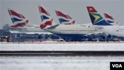 Aviones atrapados en el aeropuerto internacional de Heathrow, en Londres.