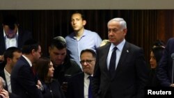 El primer ministro israelí, Benjamín Netanyahu, llega al Parlamento en Jerusalén el 27 de marzo de 2023.