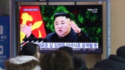 Una pantalla de televisión en Seúl, Corea del Sur, transmite noticias sobre las palabras del líder norcoreano Kim Jong Un el domingo 29 de diciembre de 2019.