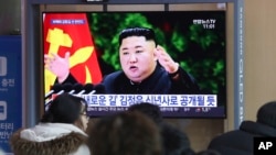 People watch a TV screen showing an image of North Korean leader Kim Jong Un during a news program at the Seoul Railway Station in Seoul, South Korea, Dec. 29, 2019. 
