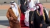 Suudi Arabistan’ın Veliaht Prensi Muhammed Bin Salman (sağda) ve Katar Emiri Şeyh Tamim Bin Hamad El Tani (solda)