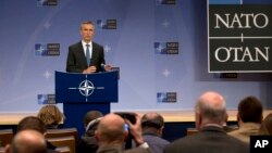 Sekretaris Jenderal NATO, Jens Stoltenberg memberikan keterangan kepada media di markas NATO di Brussels, Belgia (foto: dok).