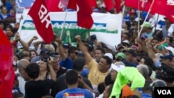 La oposición decide entre cinco aspirantes un candidato único para disputarle la presidencia de Venezuela a Hugo Chávez.