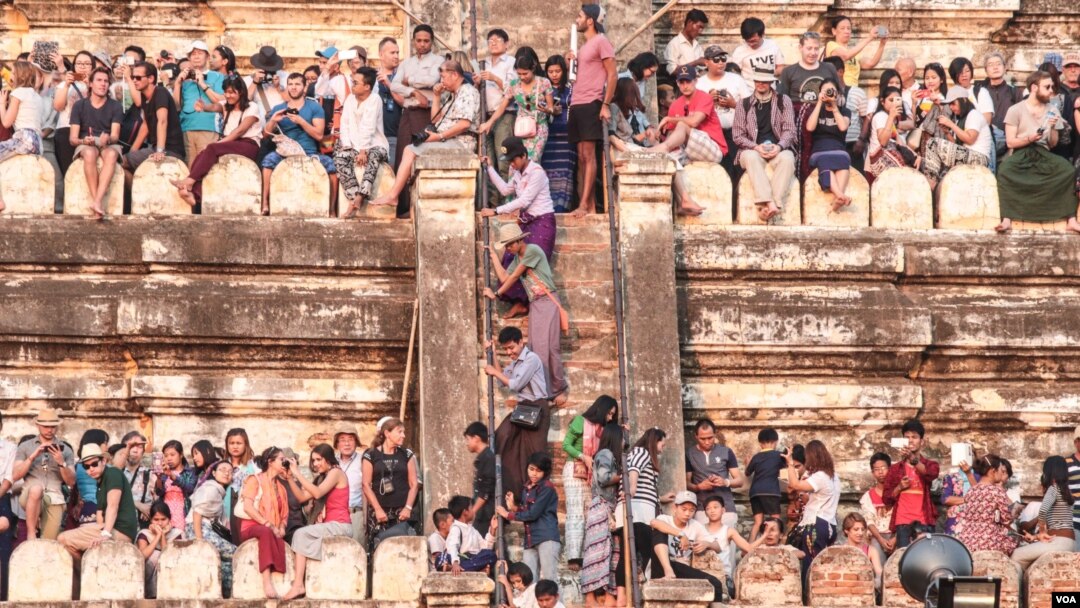 Crowds gather to watch the sunset on one of Bagan's temples. (Photo: John Owens for VOA)