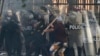 Miles protestan en Perú, chocan con la policía en Lima