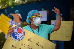 Enfermeras se manifestaron en Panamá para exigir equipo de protección para combatir la pandemia COVID-19 y pago de salarios atrasados, el mismo día que el país ha relajado la cuarentena y ha reabierto nuevos sectores económicos.