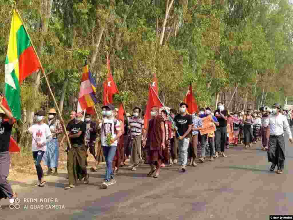 မကွေးတိုင်း၊ရေစကြိုမြို့ မတ်လ ၂၇ ဆန္ဒပြပွဲ မြင်ကွင်း။ (ဓာတ်ပုံ-CJ)