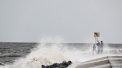 Huracán Helene toca tierra el jueves por la noche y Florida trata de resistir el temporal