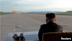 Kim Jong Un ordenó que se adopten “medidas prácticas” respecto a la carta que le entregaron en nombre de Moon, sostuvo KCNA sin dar detalles.