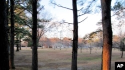 Cottages are seen in the distance on the grounds of a riverfront compound near Centreville, Maryland, Dec. 29, 2016. The compound has been used by Russian Federation diplomats for years.