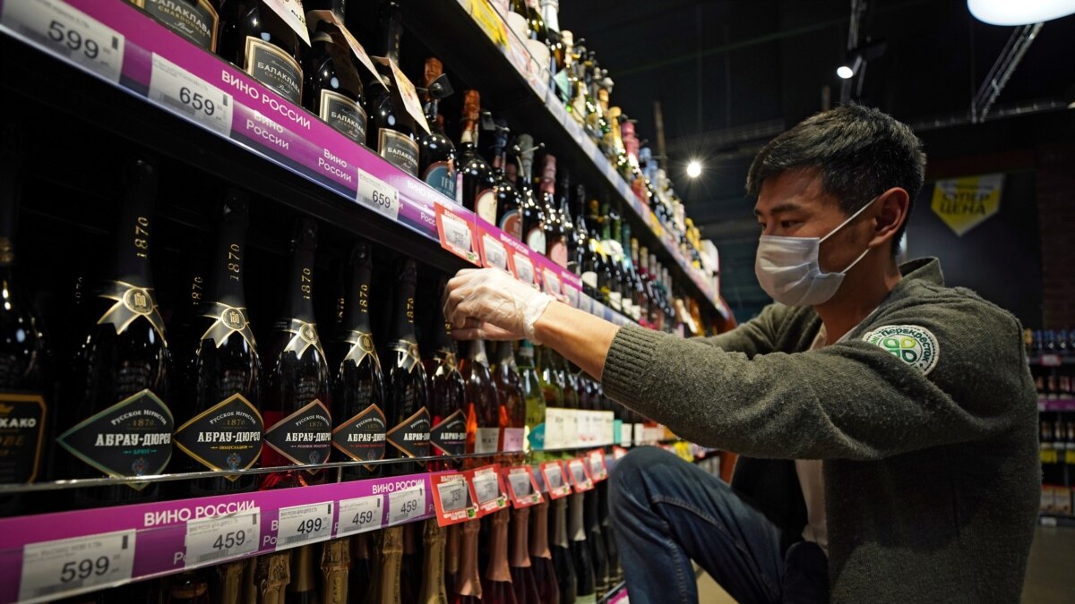 Champagne Industry Reels Over Putin's 'Sparking Wine' Law
