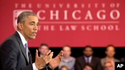 Presiden AS Barack Obama berbicara mengenai kandidat hakim Mahkamah Agung, Merrick Garland, di fakultas hukum University of Chicago (7/4). (AP/Jacquelyn Martin)