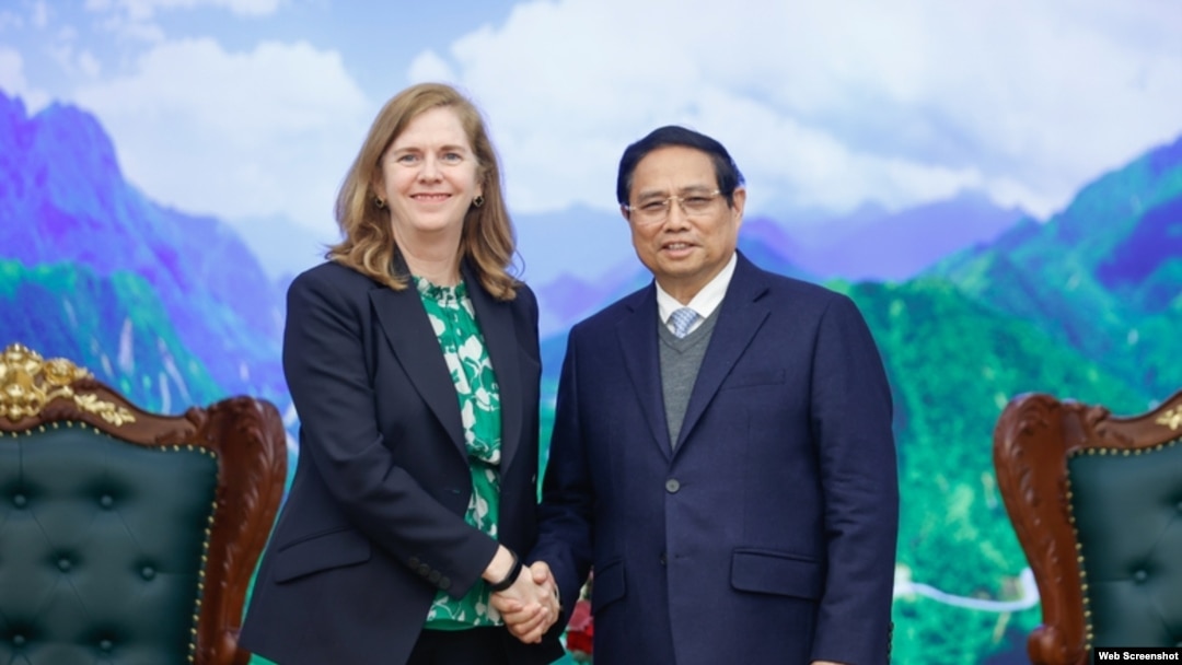 Thủ tướng Phạm Minh Chính và bà Lynn Maxwell, Tổng Giám đốc Thương mại toàn cầu của S&P Global Ratings - Ảnh: VGP.