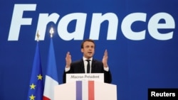 Emmanuel Macron, head of the political movement En Marche !, or Onwards !, and candidate for the 2017 French presidential election, gestures to supporters after the first round of 2017 French presidential election in Paris, April 23, 2017. 