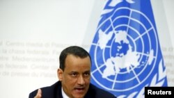 L'envoyé spécial de l'ONU pour le Yémen Ismail Ould Cheikh Ahmed parle aux médias après les pourparlers de paix au Yémen en Suisse à Berne, le 20 décembre 2015. (REUTERS/Ruben Sprich)