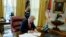  အိမ်ဖြူတော်က Oval Office -အမေရိကန်သမ္မတ ဒေါနယ်ထရမ့်