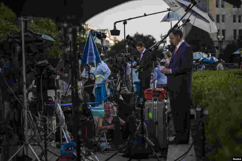 Journalists stake out positions early in the morning to report on decisions expected in two cases regarding same-sex marriage at the U.S. Supreme Court in Washington, June 26, 2013. 