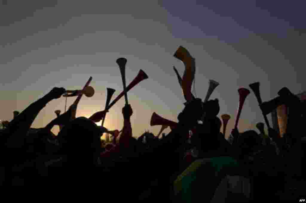 South African soccer fans celebrate a goal during the soccer World Cup group A match between South Africa and France in Soweto, near Jhoannesburg, South Africa, Tuesday, June 22, 2010.(AP Photo/Ramon Espinosa)