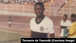 Georges Weah en 1988, en maillot du Tonnerre de Yaoundé. 