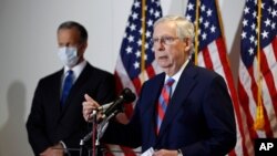 El líder de la mayoría en el Senado, Mitch McConnell, republicano de Kentuky, habla con la prensa en el Capitolio, Washington D.C. el 12 de mayo de 2020.