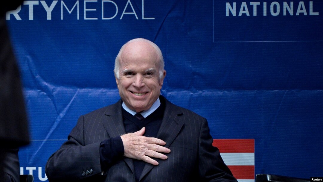 Senator AS John McCain (R-AZ) di Independence Hall di Philadelphia, Pennsylvania, AS, 16 Oktober 2017. (Foto: dok).