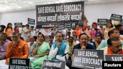 Leaders and supporters of India's ruling Bharatiya Janata Party attend a silent protest against the disturbance caused during an election campaign rally by the party president Amit Shah in Kolkata on Tuesday, in New Delhi, May 15, 2019. 